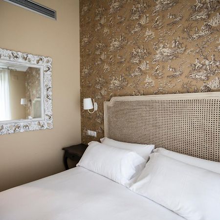 El Jardin De Vikera Guest House San Andres de Montejos Exterior photo