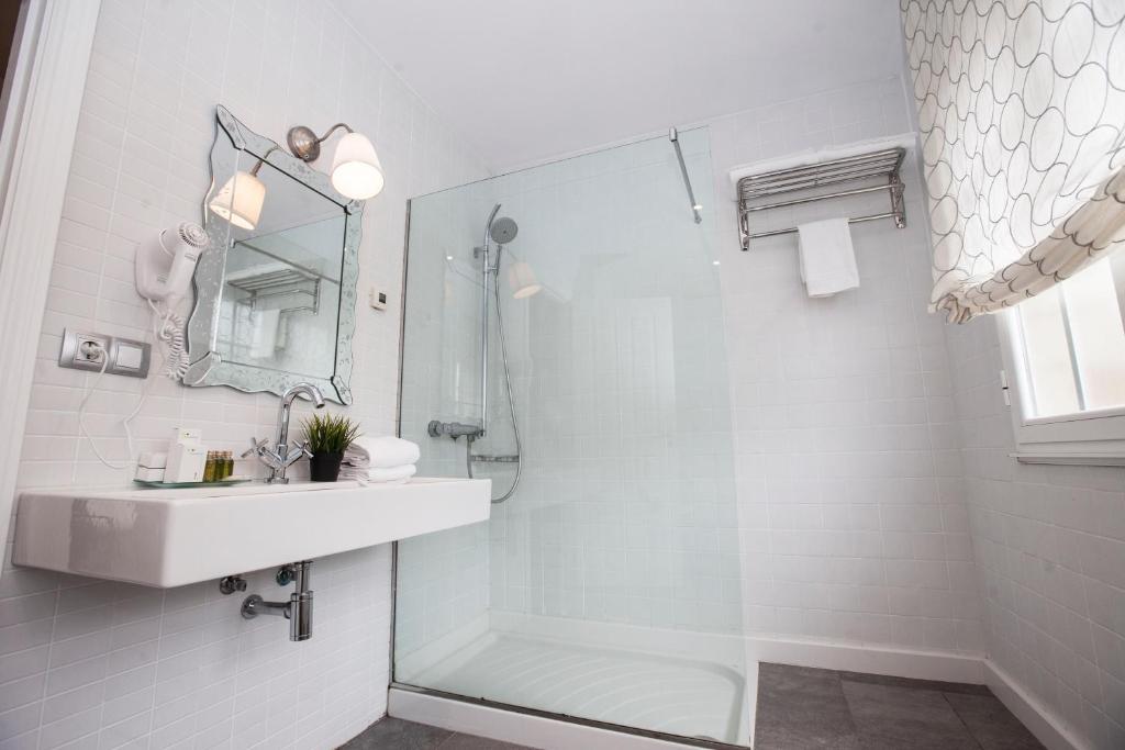 El Jardin De Vikera Guest House San Andres de Montejos Room photo