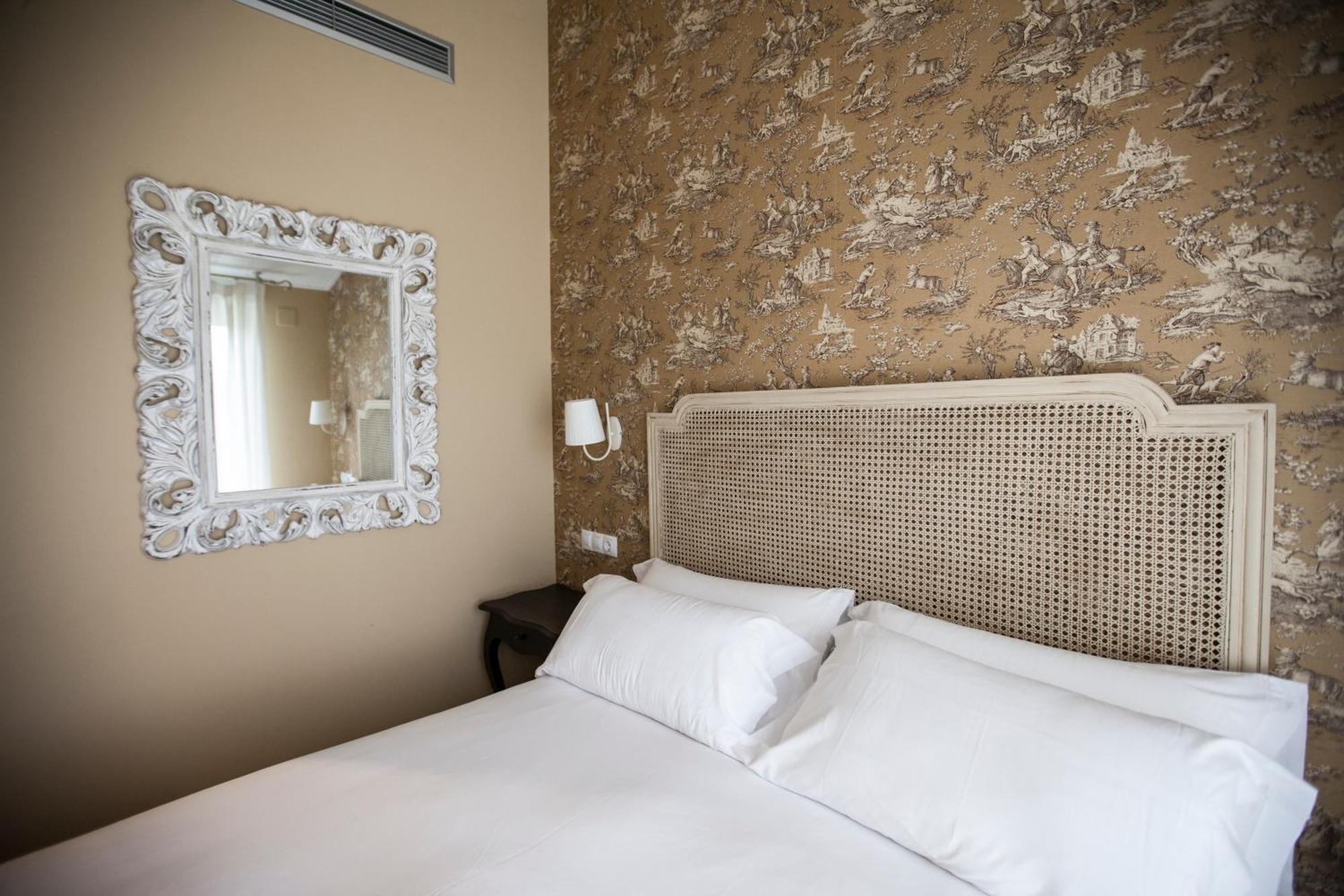El Jardin De Vikera Guest House San Andres de Montejos Exterior photo